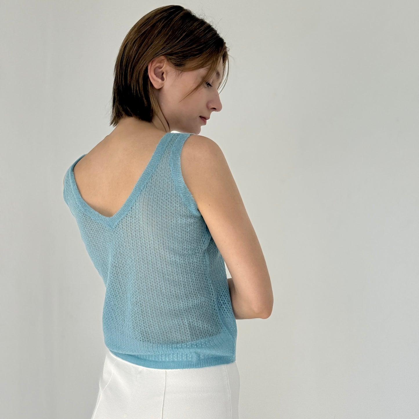 The Cashmere Blend sleeveless V -Ice Blue