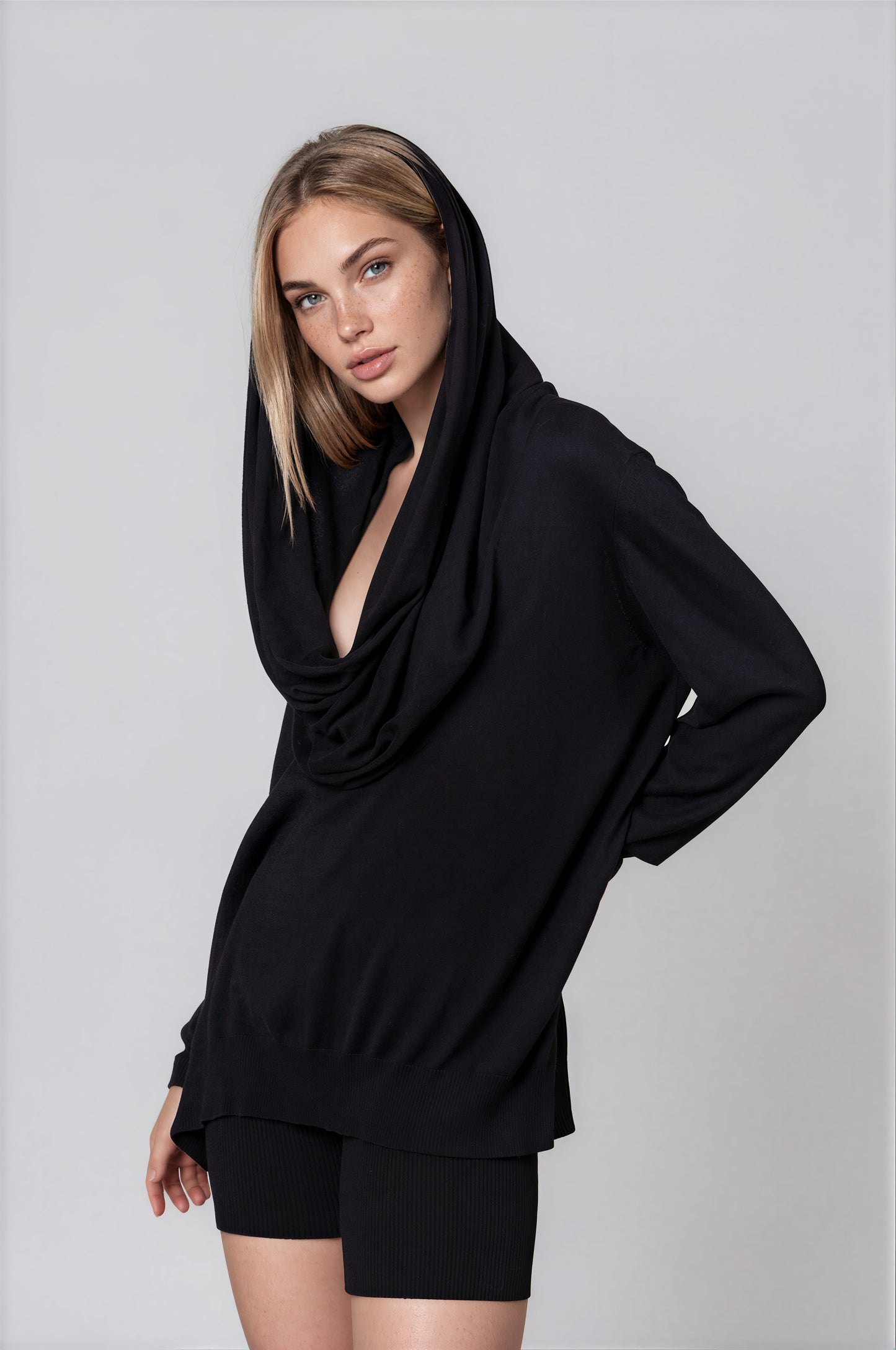 Elliott Hoodie in black